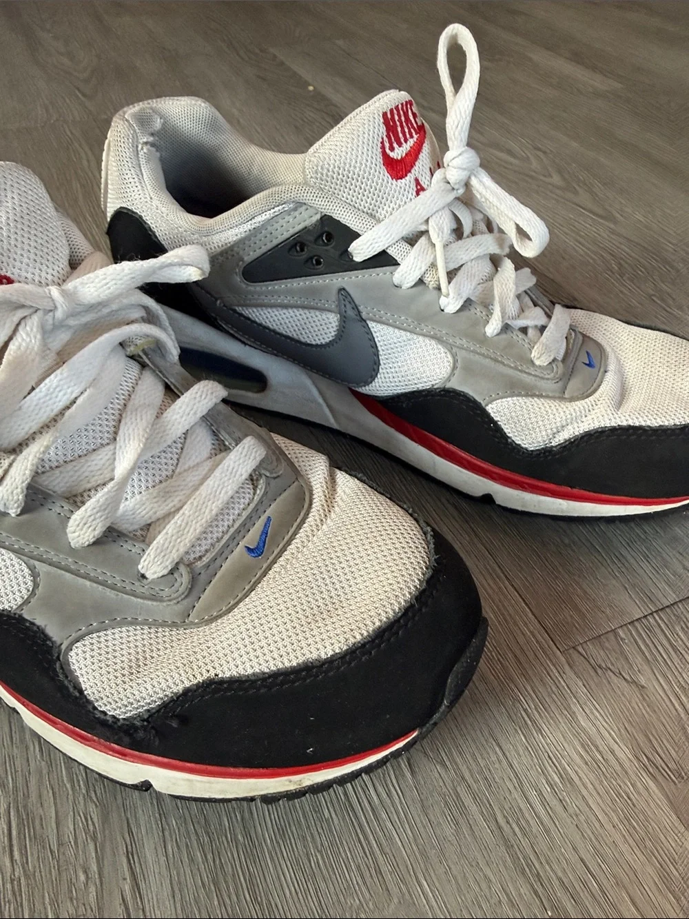 Nike air Men’s Sneakers — White, Gray, Black with Red Accents size 10